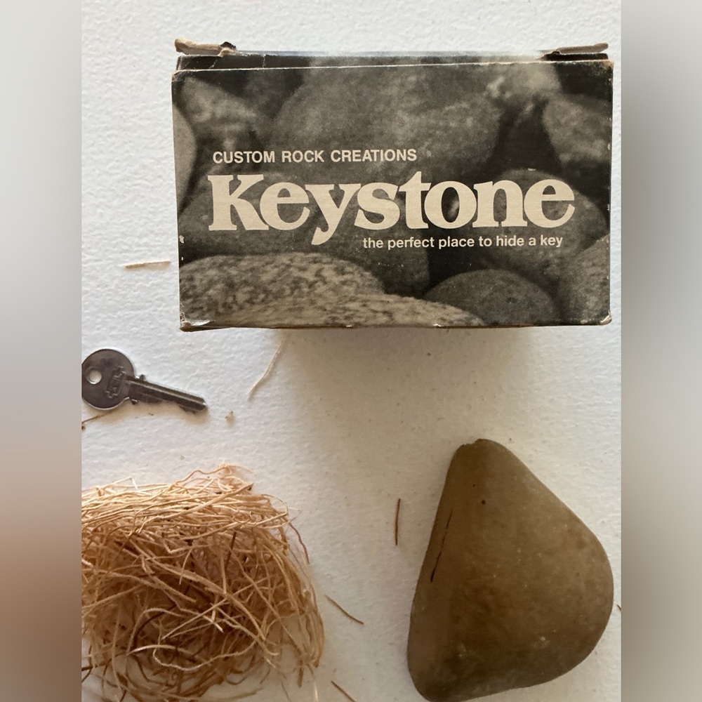 VINTAGE HIDE A KEY ROCK - Picture 6 of 10